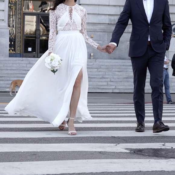 White lace long sleeve wedding dress with open back - Picture 7 of 8
